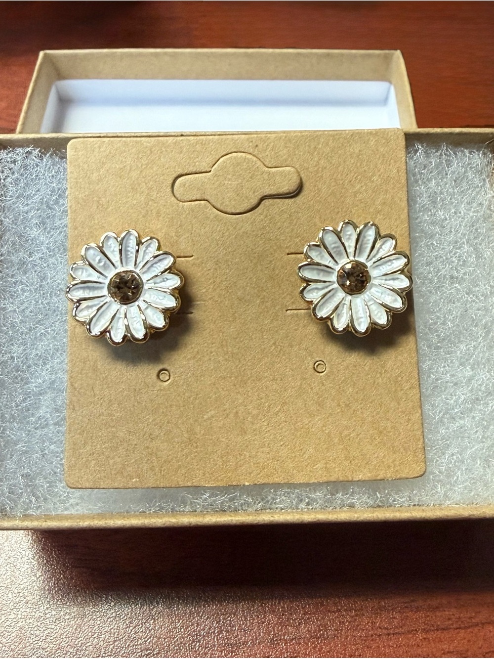 Daisy Flower Stud Earrings - White and Gold